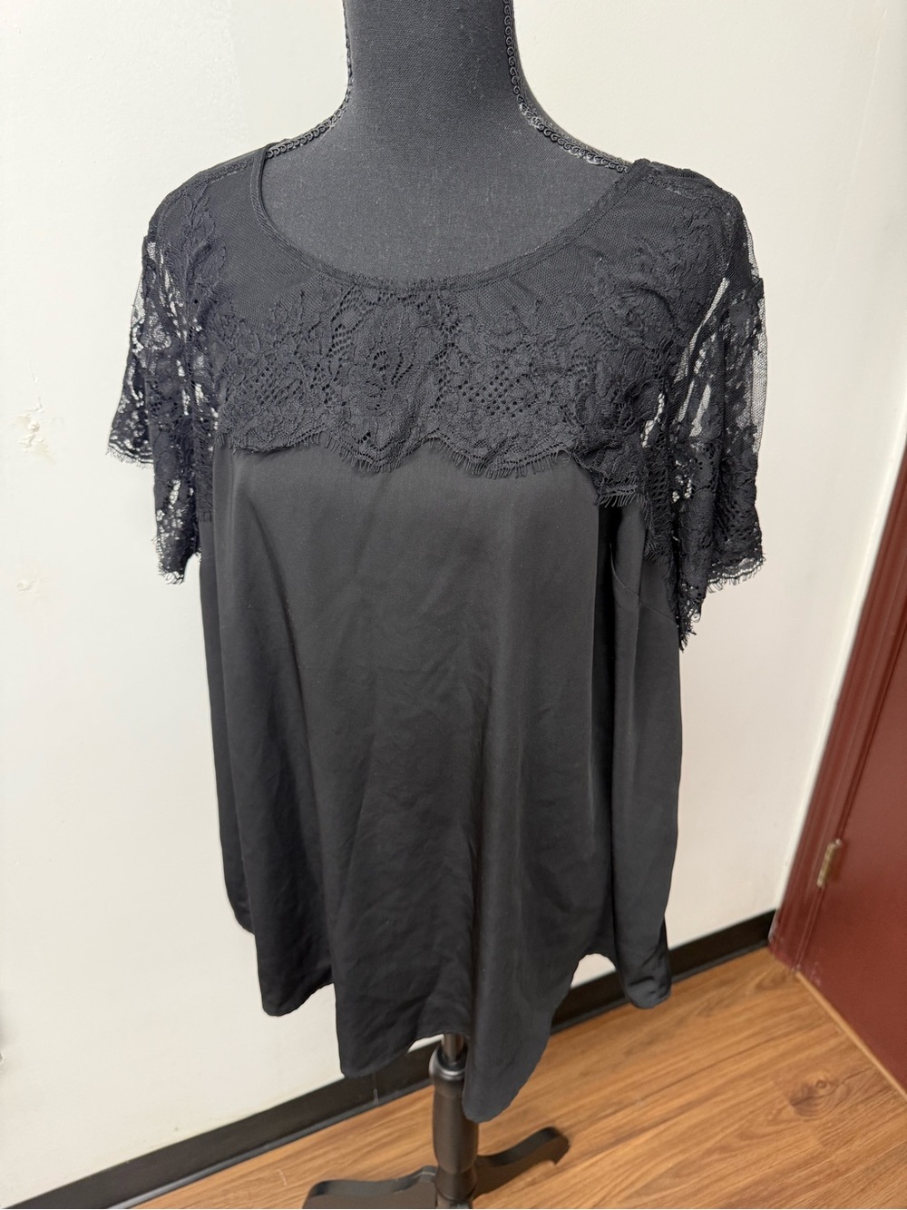 Torrid Black Lace Yoke Women's Top Size 2